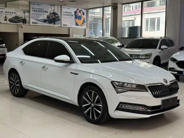 Skoda Superb — Фото автомобиля 3