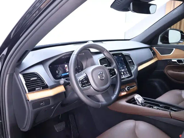 Volvo XC90 — Фото автомобиля 11