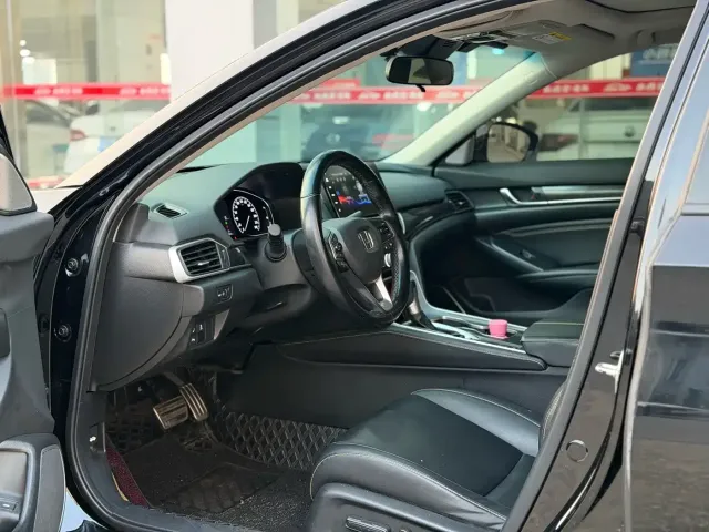 Honda Accord — Фото автомобиля 3