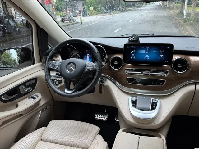 Mercedes-Benz V-Class — Фото автомобиля 14