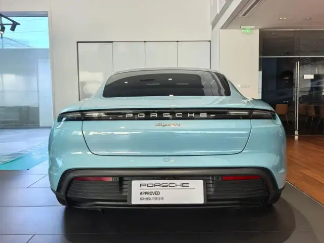 Porsche Taycan — Фото автомобиля 7