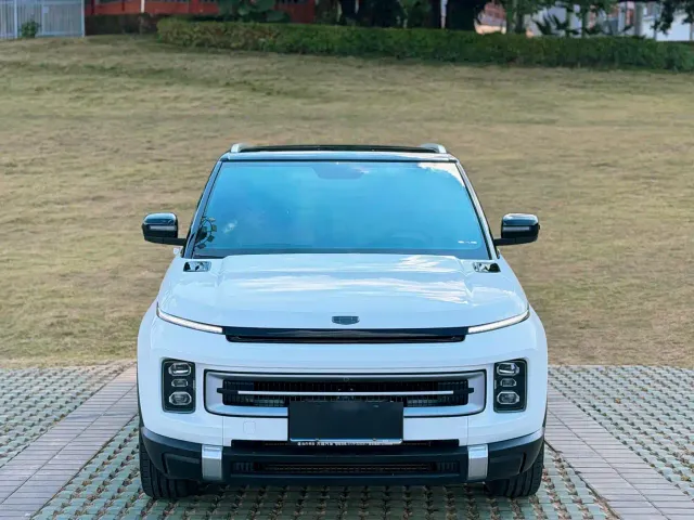 Geely ICON — Фото автомобиля 2