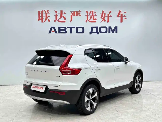 Volvo XC40 — Фото автомобиля 6