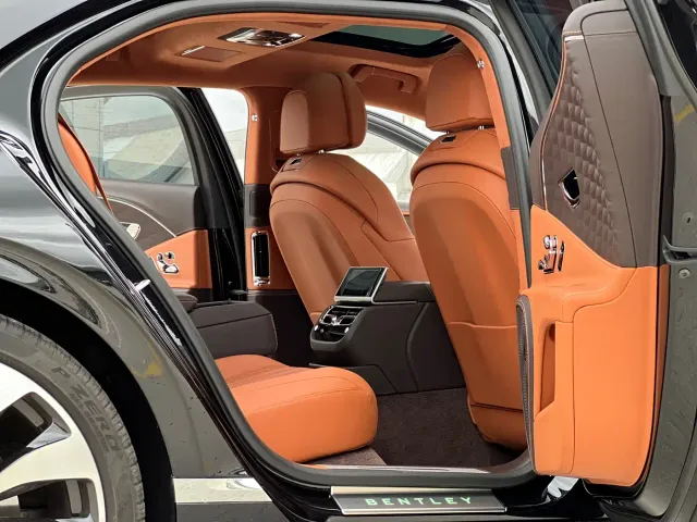 Bentley Flying Spur — Фото автомобиля 8