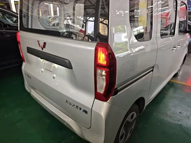 Wuling Zhiguang NEV — Фото автомобиля 7