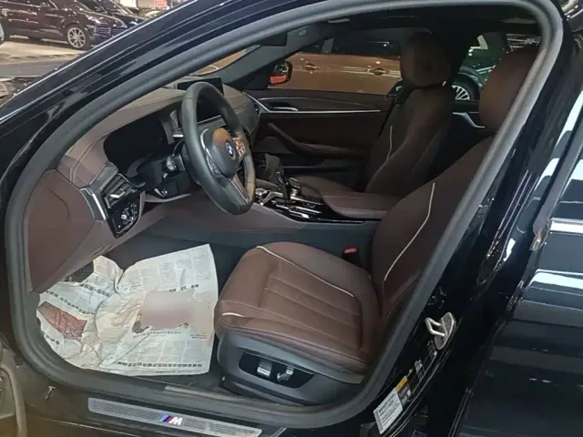 BMW 5 Series — Фото автомобиля 14
