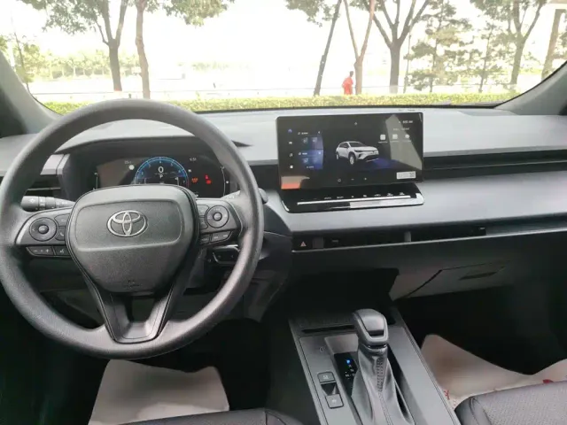 Toyota Corolla Cross — Фото автомобиля 15