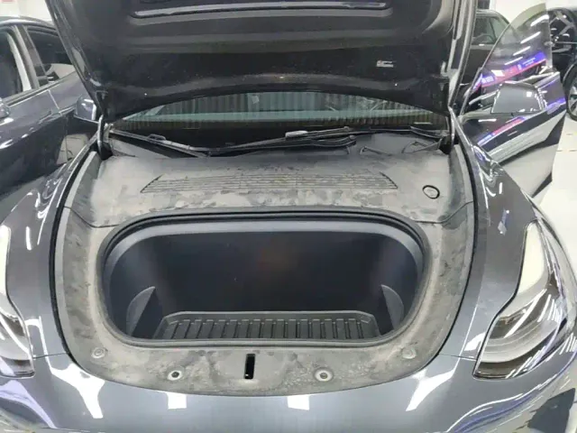 Tesla Model Y — Фото автомобиля 19