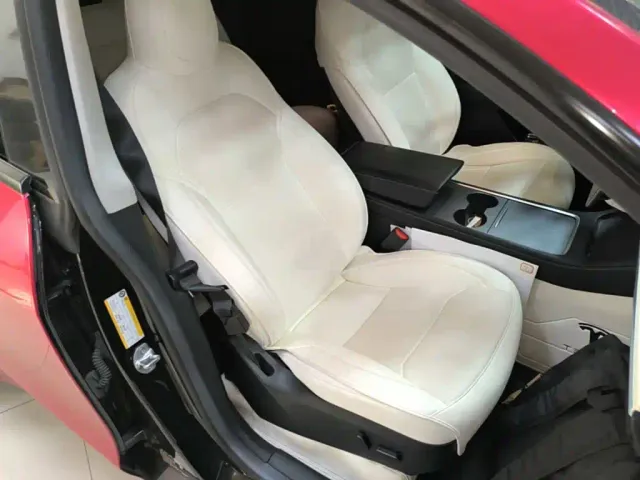 Tesla Model Y — Фото автомобиля 24