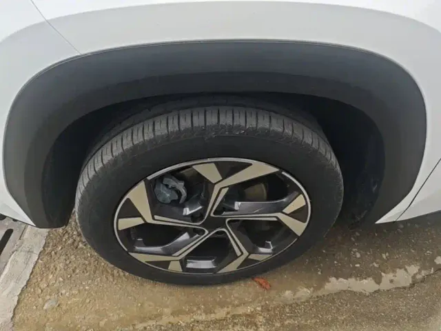Geely Boyue L — Фото автомобиля 22