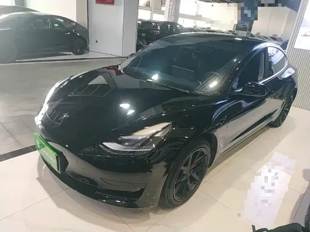 Фотография автомобиля — Tesla Model 3