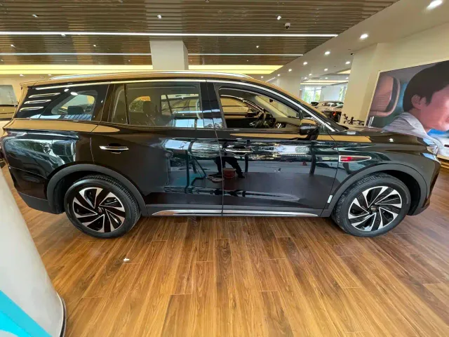 Hongqi HS7 PHEV — Фото автомобиля 3