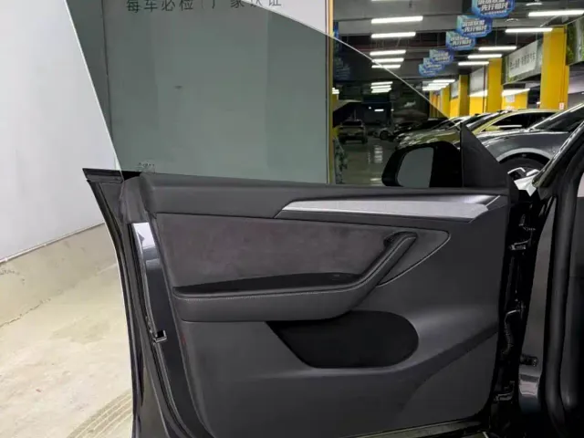 Tesla Model Y — Фото автомобиля 7