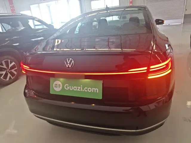 Volkswagen Passat — Фото автомобиля 5