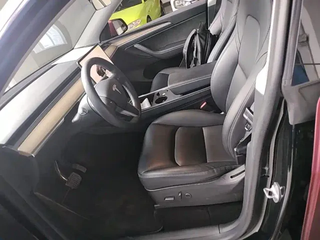 Tesla Model Y — Фото автомобиля 19
