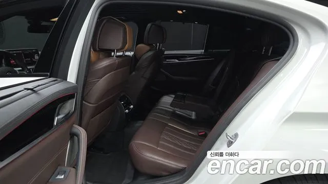 BMW 5-Series — Фото автомобиля 11