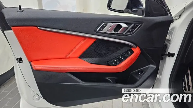 BMW 1 Series F40 — Фото автомобиля 13