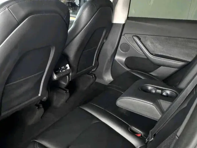 Tesla Model Y — Фото автомобиля 6
