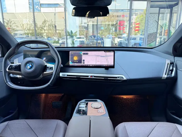 BMW iX — Фото автомобиля 7