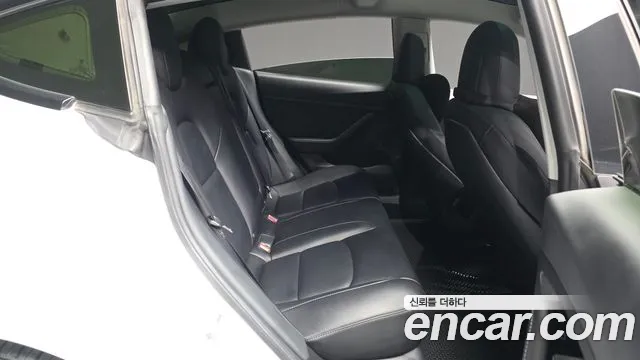 Tesla Model 3 — Фото автомобиля 12