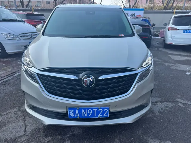 Buick GL8 — Фото автомобиля 2
