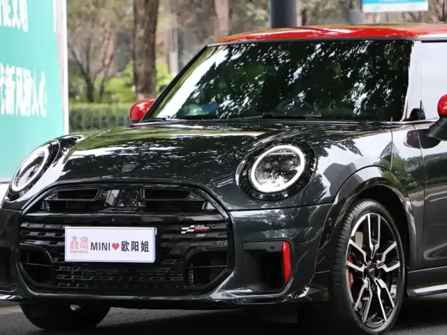 MINI John Cooper Works — Фото автомобиля 10