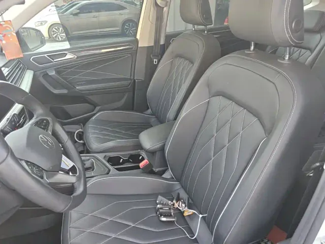 Volkswagen Tiguan L — Фото автомобиля 14