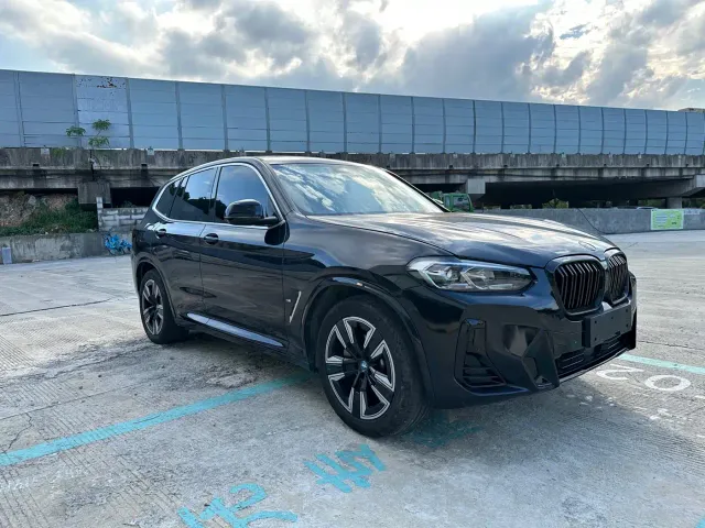 BMW iX3 — Фото автомобиля 3