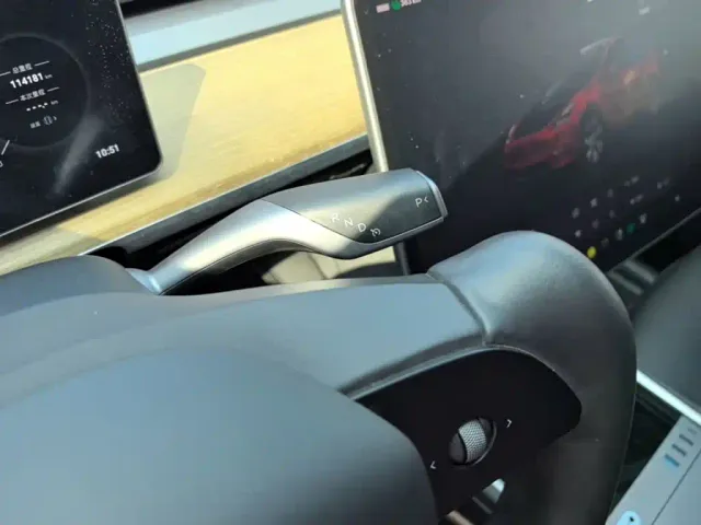 Tesla Model Y — Фото автомобиля 13