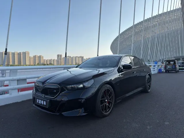 BMW i5 M60 — Фото автомобиля 3