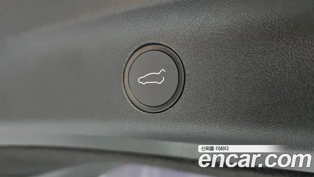 Tesla Model Y — Фото автомобиля 8