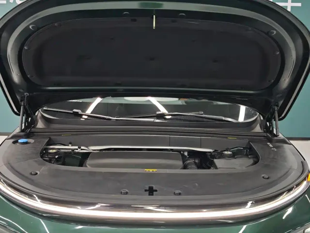 Li Auto L6 — Фото автомобиля 15