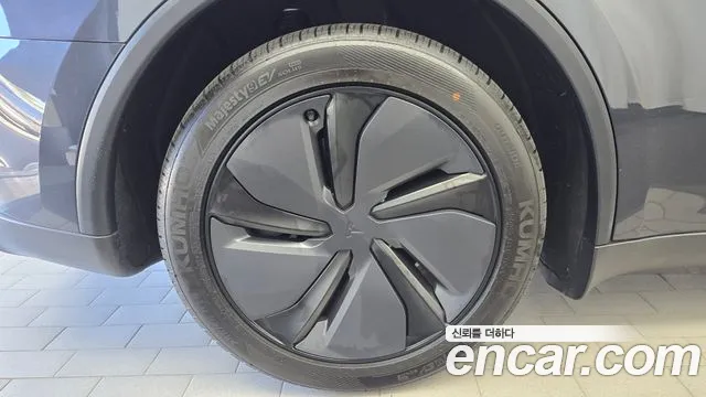Tesla Model Y — Фото автомобиля 5