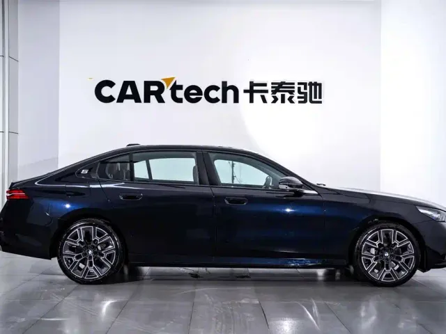 BMW 5 Series — Фото автомобиля 4