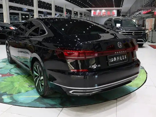Volkswagen Passat — Фото автомобиля 4