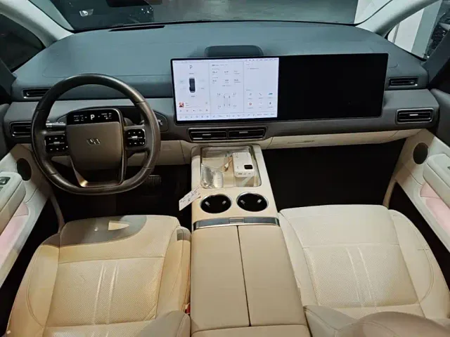 Li Auto MEGA — Фото автомобиля 9