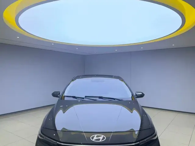 Hyundai Elantra — Фото автомобиля 3