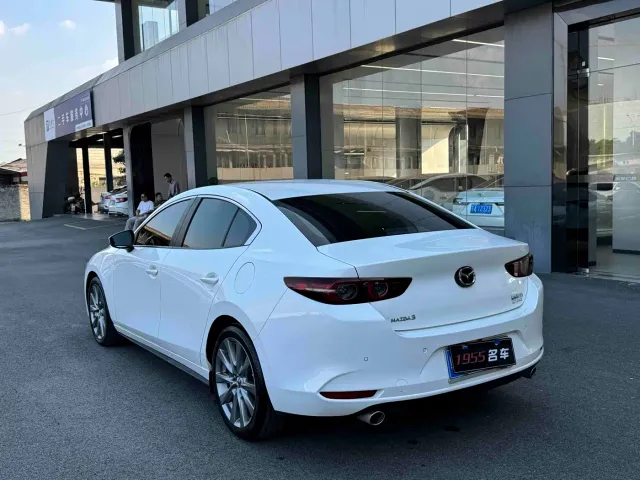 Mazda Axela — Фото автомобиля 7