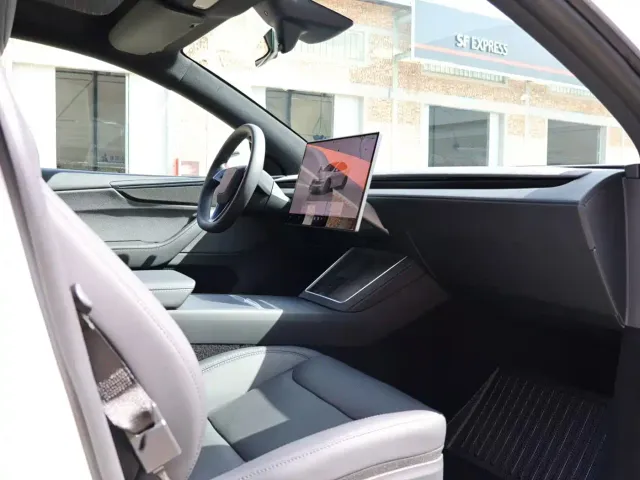 Tesla Model Y — Фото автомобиля 10