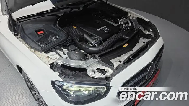 Mercedes-Benz E-Class — Фото автомобиля 6