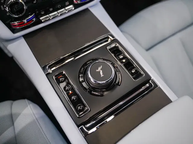 Rolls-Royce Ghost — Фото автомобиля 19