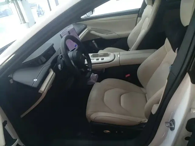 Xiaomi SU7 — Фото автомобиля 14