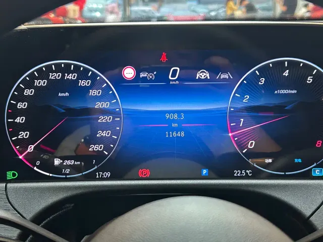 Mercedes-Benz E-Class — Фото автомобиля 22