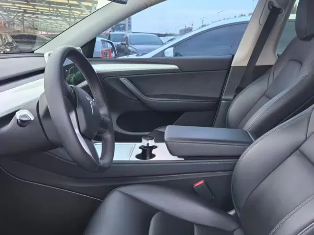 Tesla Model Y — Фото автомобиля 4