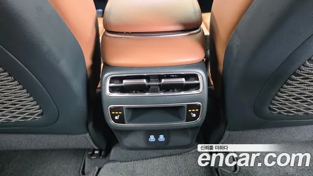 Genesis GV70 — Фото автомобиля 18