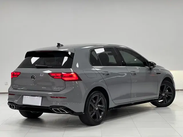 Volkswagen Golf — Фото автомобиля 14