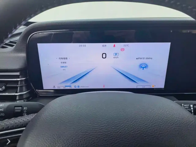 Hongqi HS5 — Фото автомобиля 4
