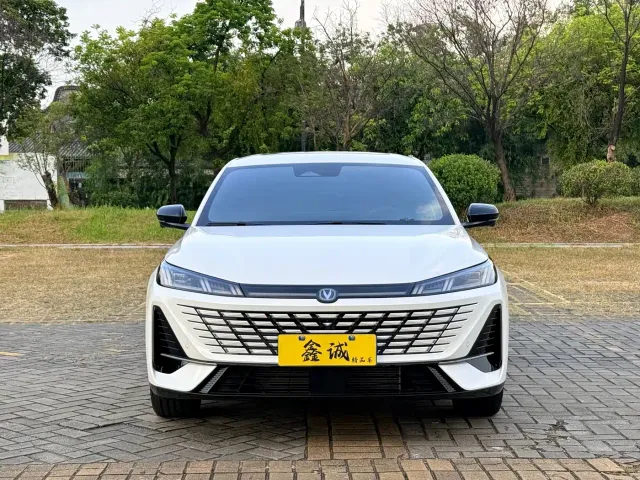 Changan Eado — Фото автомобиля 3