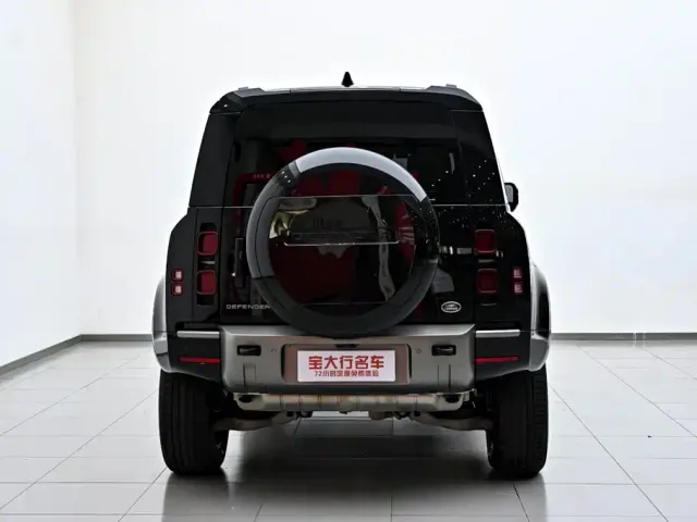 Land Rover Defender — Фото автомобиля 8