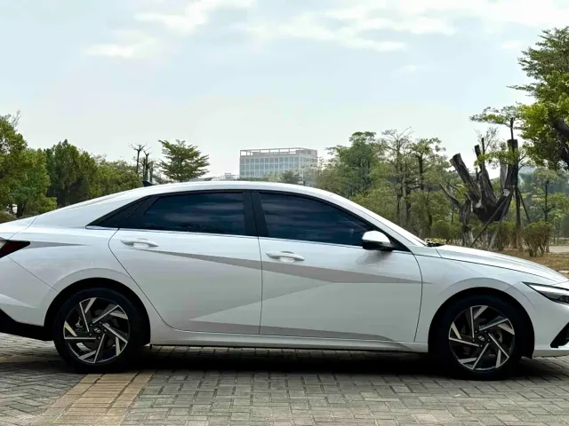 Hyundai Elantra — Фото автомобиля 8